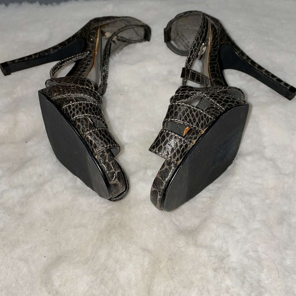 Heels - Picture 3 of 3